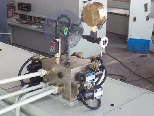 Машина для стрижки листового металла Гильотина Гидравлическая машина для стрижки листового металла с ЧПУ Вес варьируется от 2000 кг до 10000 кг Решение для прецизионной резки