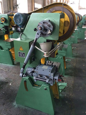 Автоматизированный податчик катушек с сенсорным экраном ПЛК, обеспечивающий точную подачу деталей диаметром 20 мм для крышек медицинских препаратов в производстве