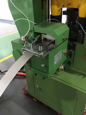 Система питания катушек, установленная на полу, построена для управления толщиной катушек от 0,3 мм до 6 мм, улучшая автоматизацию производственной линии